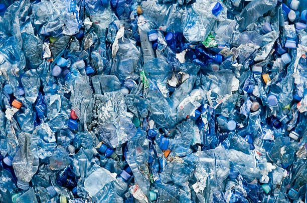 proceso de reciclaje de una botella de plástico 2